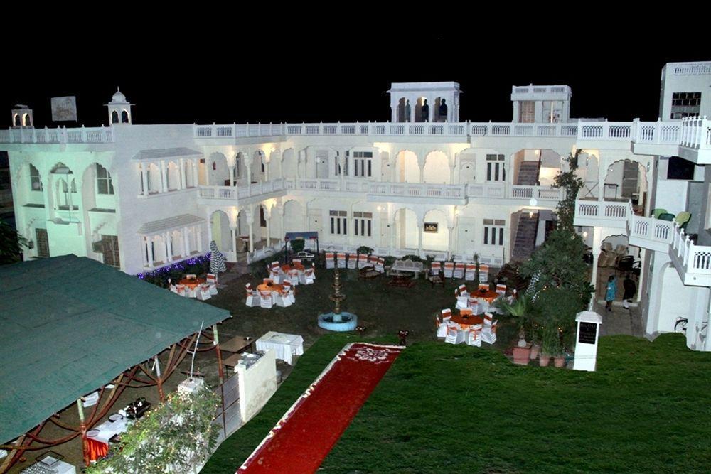 Jaipur Darbar Hotel Buitenkant foto
